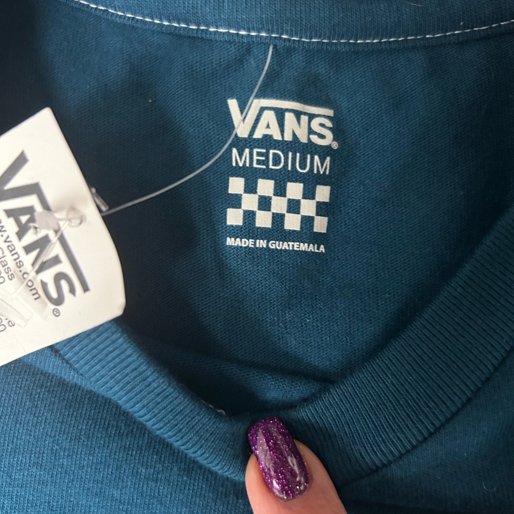 NWT Vans Women’s size Medium “Off the Wall” T-shirt - Picture 5 of 7